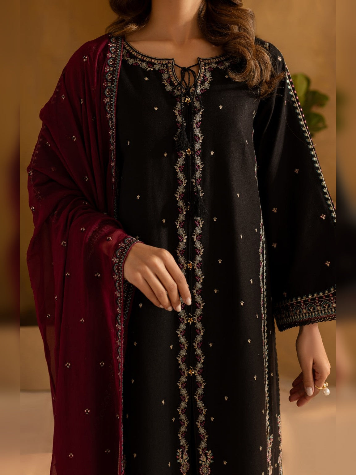 Batik Replica cotton silk suit embroidery close-up