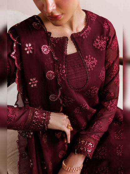 Crimson Replica embroidered chiffon suit sequined embroidery close-up